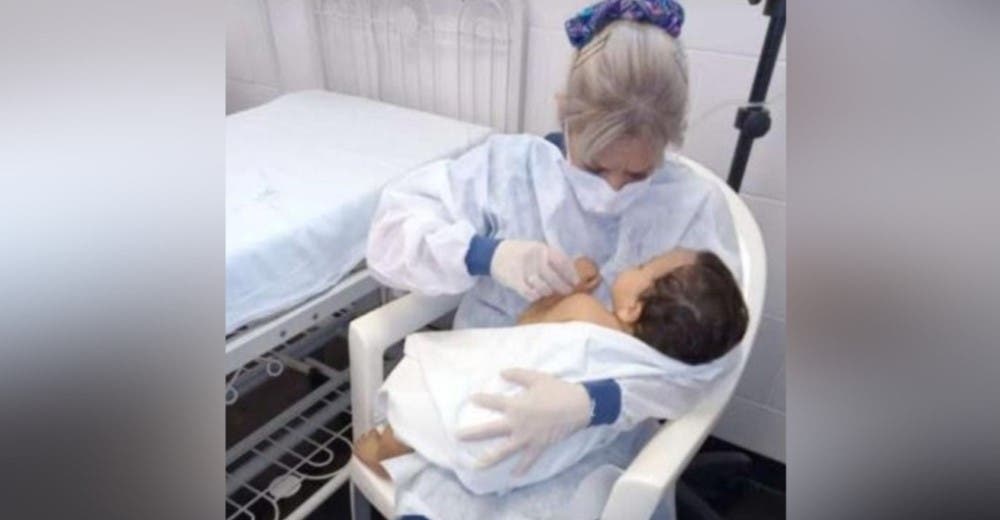 Un bebé de 11 meses sobrevive al accidente en el que mueren sus padres y nadie lo ha reclamado Un bebé de 11 meses sobrevive al accidente en el que mueren sus padres y nadie lo ha reclamado