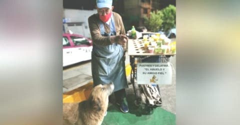 Prometen reparar el carrito del humilde anciano que vende postres en la calle para sobrevivir
