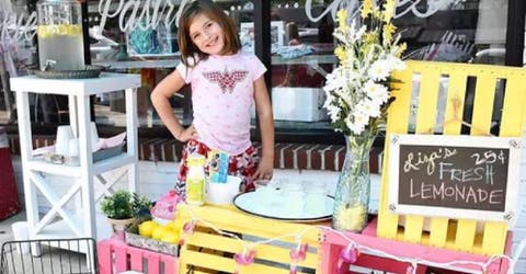 A los 6 años vende limonadas en la calle para pagar su tratamiento – «Temo no sobrevivir»