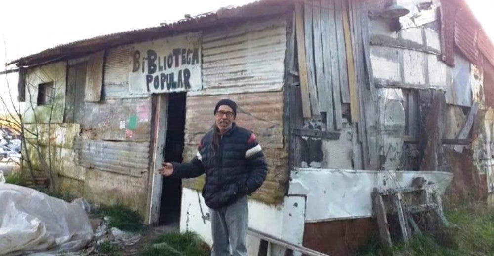 Aprende a leer a los 14 años y abre una humilde biblioteca para ayudar a los niños más pobres Aprende a leer a los 14 años y abre una humilde biblioteca para ayudar a los niños más pobres