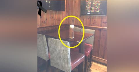 El mejor cliente de un bar muere sin cumplir su promesa de regresar y le rinden un homenaje