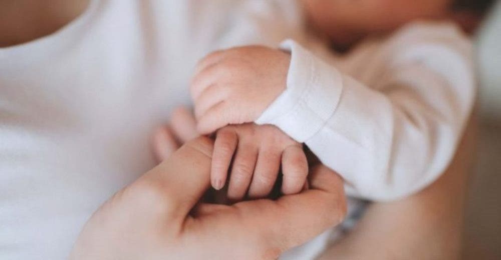 Tras 25 años de sufrimiento una pareja se consuela con la llegada de su primer bebé Tras 25 años de sufrimiento una pareja se consuela con la llegada de su primer bebé
