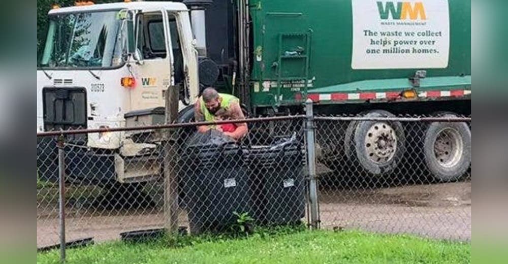 Una madre graba a los recolectores de la basura acercándose a su hijo con autismo cada semana