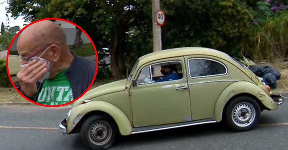 Profesor de 87 años vende su coche «escarabajo» por falta de dinero, sus alumnos se lo regresan