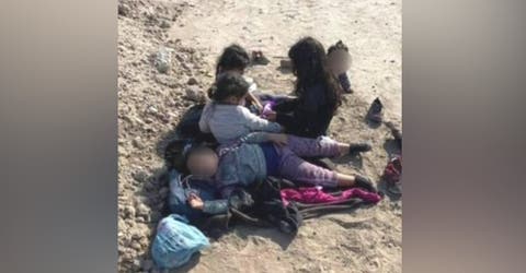 Encuentran a 5 niñas llorando que huyeron de su país completamente solas