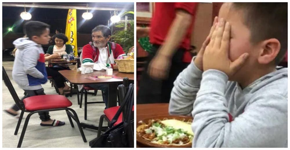 Niño corre a darle unas monedas a un anciano sin hogar, cuando vuelve a su silla rompe a llorar Niño corre a darle unas monedas a un anciano sin hogar, cuando vuelve a su silla rompe a llorar