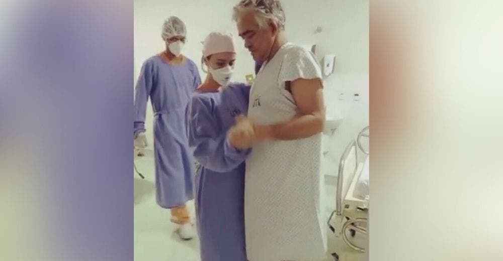 Celebra haber sobrevivido tras 94 días en el hospital junto a la doctora que lo salvó
