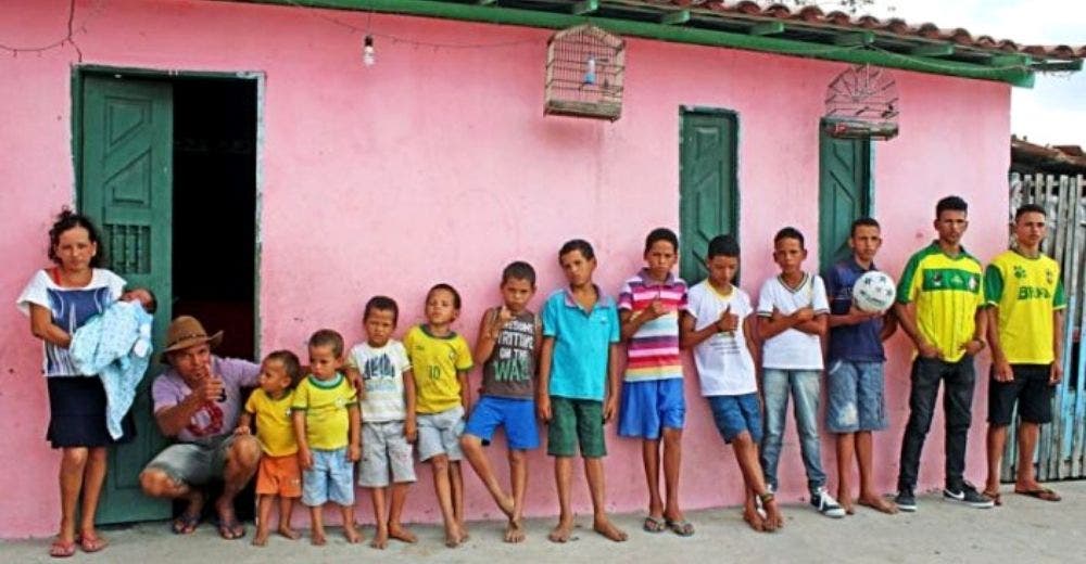 Los padres de 13 varones que soñaban con tener una niña le dan la bienvenida a 2 bebés más