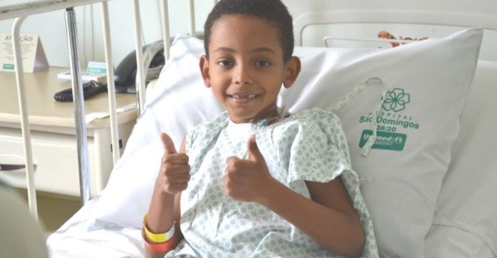Los médicos intentan consolar a la madre del niño de 7 años que temen perder Los médicos intentan consolar a la madre del niño de 7 años que temen perder