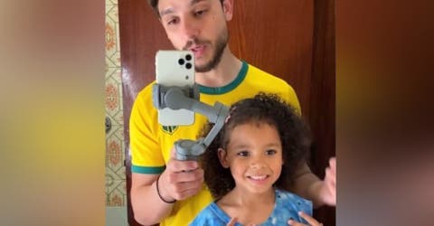 Graba un vídeo con su hija de 5 años para defenderla de quienes se ríen de su cabello