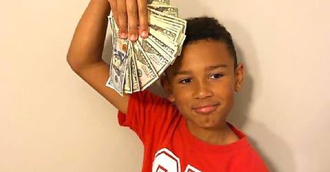 A los 9 años se gana 5.000 dólares «por limpiar un auto» desconcertando a su padre