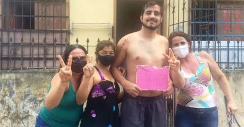 El hijo de 2 recolectores de basura logra entrar a la universidad para estudiar medicina