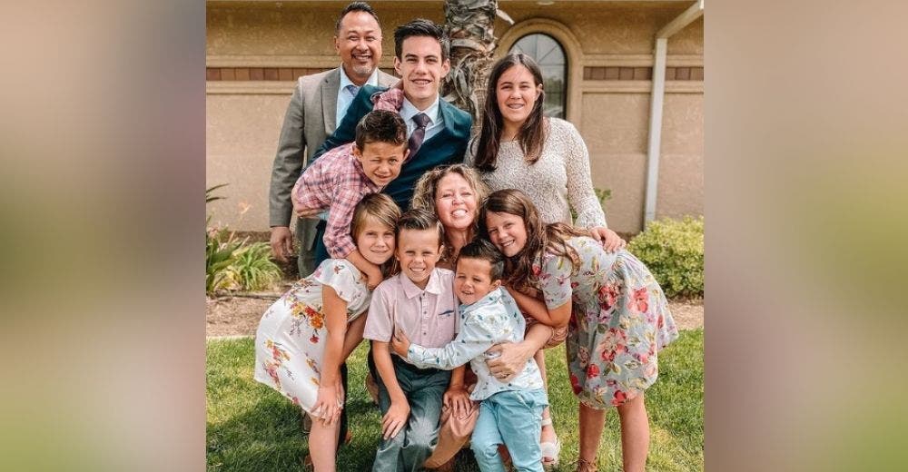 Adoptan a los 7 hermanitos que perdieron a sus padres en un accidente y estaban en un orfanato Adoptan a los 7 hermanitos que perdieron a sus padres en un accidente y estaban en un orfanato