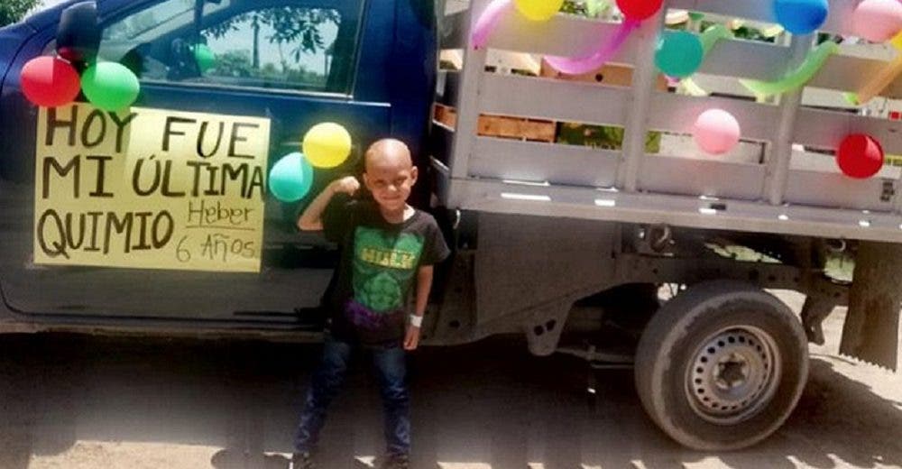 Un niño de 6 años celebra haber superado el cáncer – «Hoy fue mi última quimio»