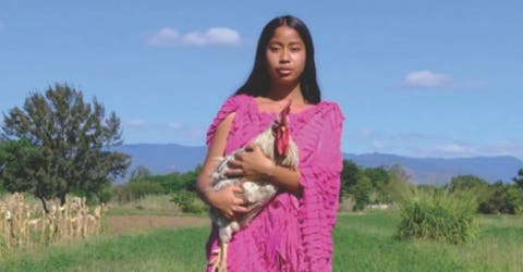 Se convierte en la primera mujer de su comunidad indígena en ser modelo y salir en una revista