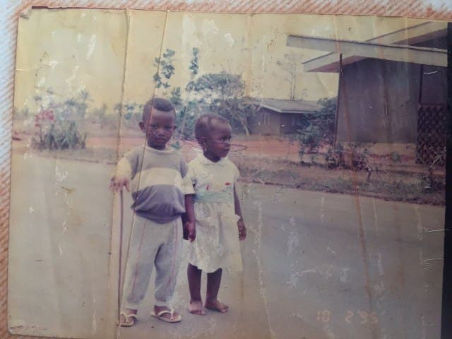  niños Nimi y Ayobami Alao