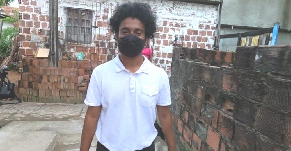 Hijo de una humilde conserje consigue ser aceptado en 9 prestigiosas universidades del mundo Hijo de una humilde conserje consigue ser aceptado en 9 prestigiosas universidades del mundo