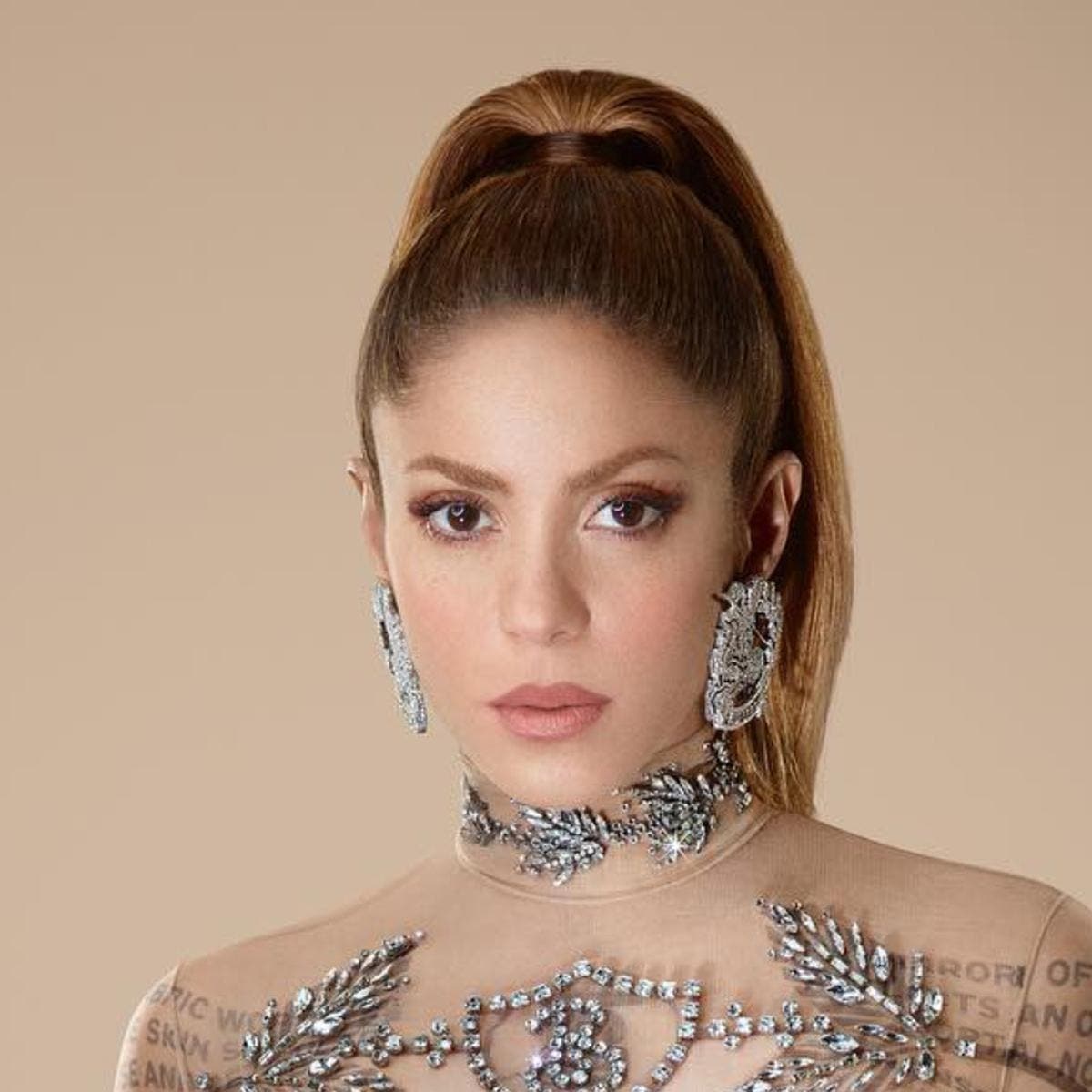 Shakira renace como modelo para Burberry presumiendo su sensual belleza