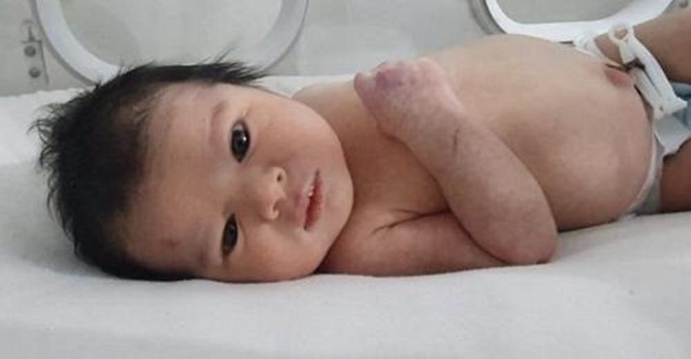 Miles de personas piden adoptar a Aya, la bebé milagro nacida en Siria bajo los escombros