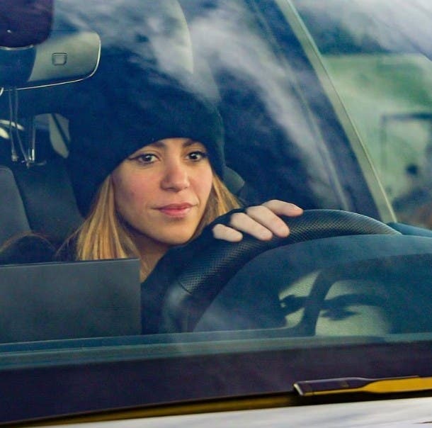 Shakira en su auto